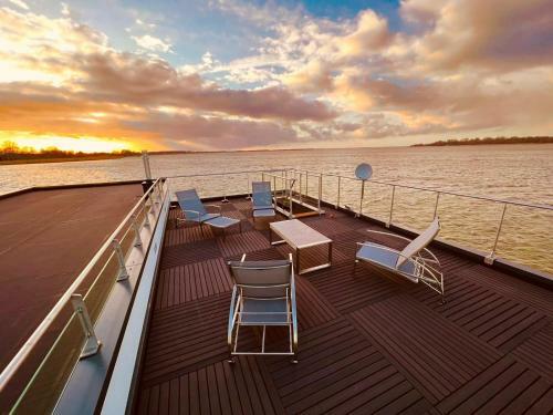 Schwimmendes Haus L�tte