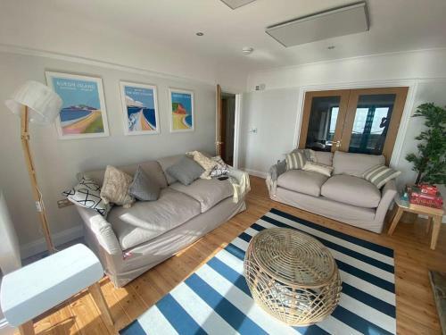 Villa Luxury Beachfront House, Sleeps 12, Free Parking, Devon
