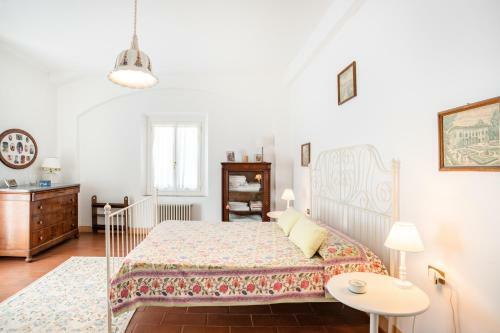 Apartamento Bright Apt Surrounded By Greenery With Parking