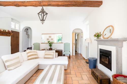 Apartamento Bright Apt Surrounded By Greenery With Parking