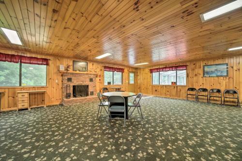 Pet-friendly Maggie Valley Cabin With Fire Pit!