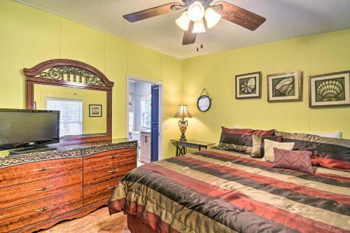 Charming Supply Home Less Than 2 Mi To Holden Beach!