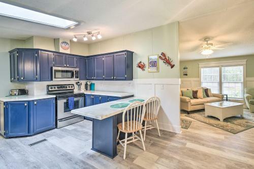 Charming Supply Home Less Than 2 Mi To Holden Beach!