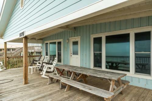 Admiral's Quarters By Oak Island Accommodations
