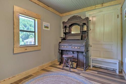 Smoky Mountain Farmstead Quaint Sylva Home!