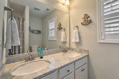 Surf City Escape With 6 Decks Steps From Beach