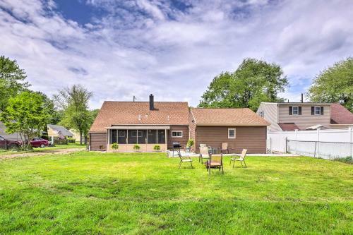 Ashtabula Home Near Walnut Beach And Eateries!