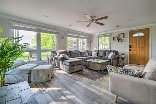 Lovely Belle Center Cottage On Indian Lake!