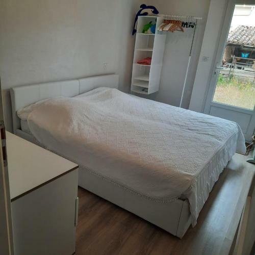 80m With Terrace Near Center And Beach