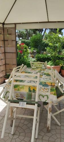 Villetta Con Giardino A Fontane Bianche