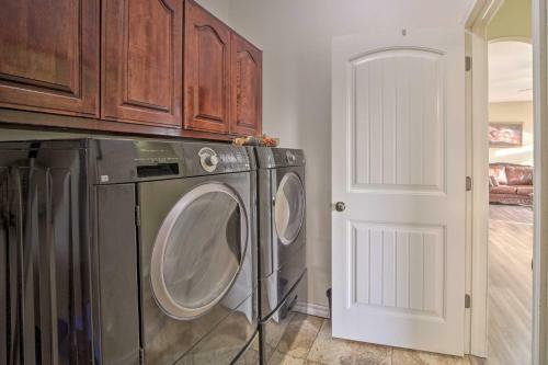 Spacious Broken Arrow Retreat Yard And Grill!
