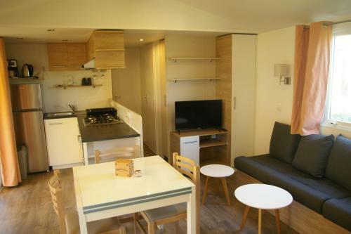Mobile Home Ouireves 529 Facing The Mediterranean