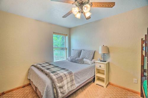 Sky Kabin With Game Room, Half Mi To Downtown!