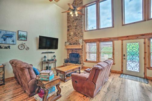 Sky Kabin With Game Room, Half Mi To Downtown!