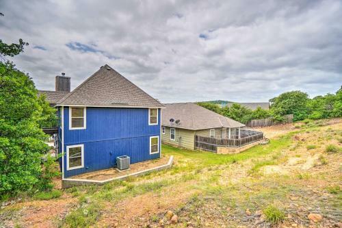 Sky Kabin With Game Room, Half Mi To Downtown!