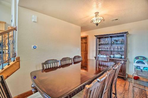 Sky Kabin With Game Room, Half Mi To Downtown!