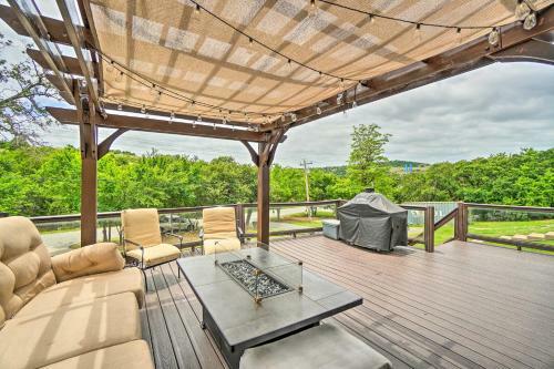 Sky Kabin With Game Room, Half Mi To Downtown!