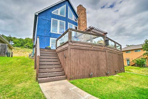 Sky Kabin With Game Room, Half Mi To Downtown!