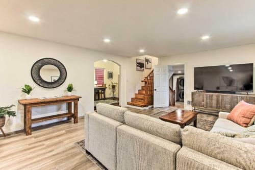 Idyllic Eugene Retreat With Hot Tub And Fire Pit!