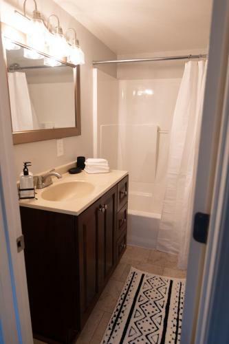 Newly Updated Cute Bungalow Eugene Home