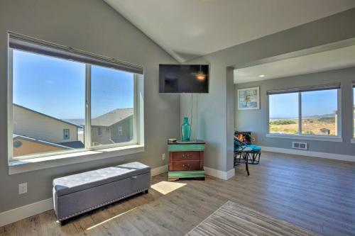 Pet-friendly Gold Beach Townhome Ocean Views