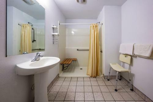 Hotel Budget 8 Jhon Day