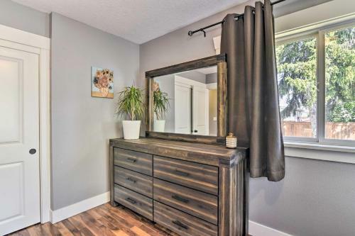 Charming Portland Home, Walk To Light Rail!