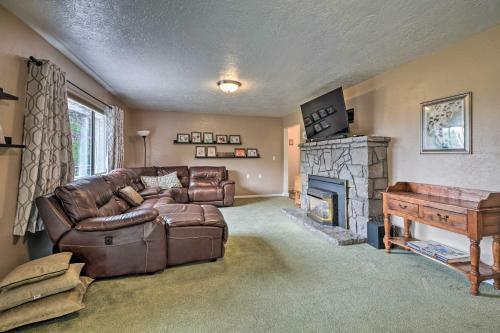 Stunning Medford Escape With Panoramic Views!