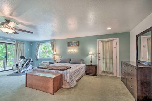 Stunning Medford Escape With Panoramic Views!