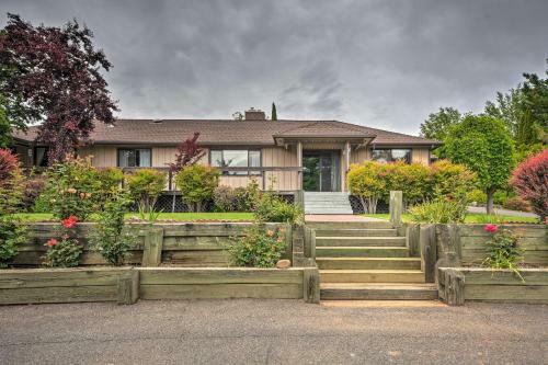 Stunning Medford Escape With Panoramic Views!