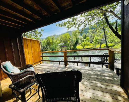 Hotel Riverfront Lodging