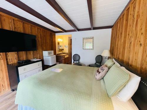 Hotel Riverfront Lodging