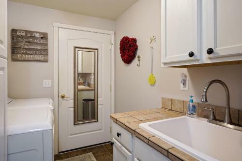 Canyon Cottage Home