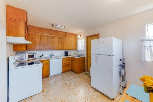 Waldport Bungalow