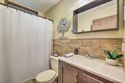 Family-friendly Poconos Pad With Amenity Access