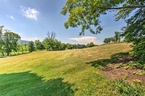 Peaceful Belleville Retreat With Farm Views!
