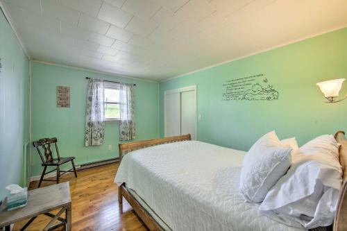 Peaceful Belleville Retreat With Farm Views!