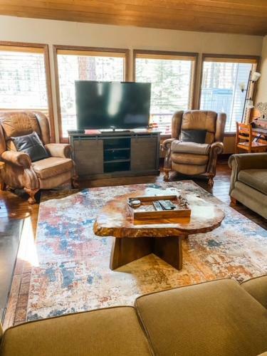 Dog-friendly Forest Hideaway With Hot Tub & Swim Passes