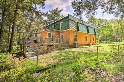 Spacious Cresco Cabin With Fire Pit And Game Room