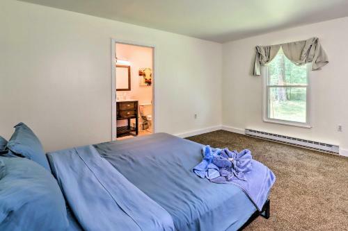 Spacious Cresco Cabin With Fire Pit And Game Room