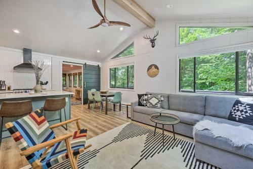 Sweetfern Cabin Retreat Deck And Lake Access