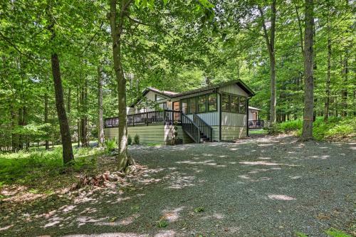 Sweetfern Cabin Retreat Deck And Lake Access