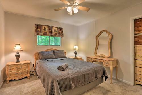 Big Bass Lake Cozy Ranch Cabin With Fire Pit!