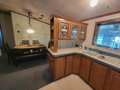 Camp Not Found - 3 Queen Bedrooms By The Lake