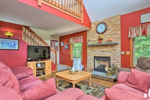 Cozy Lake Ariel Home With Community Amenities!