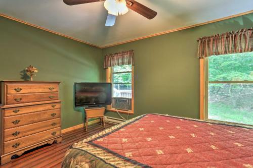 Cozy Lake Ariel Home With Community Amenities!