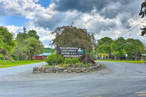 Cozy Lake Ariel Home With Community Amenities!