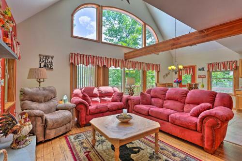 Cozy Lake Ariel Home With Community Amenities!