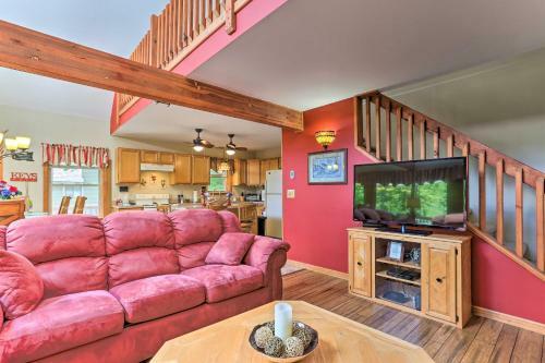 Cozy Lake Ariel Home With Community Amenities!