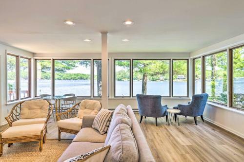 Lakefront Cottage With Boat Dock And Fire Pit!